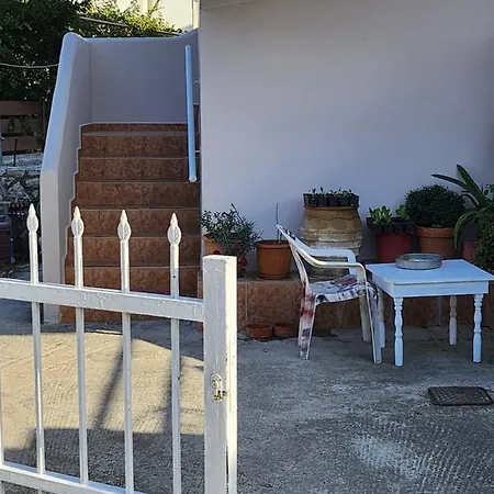 Apartment Nora In Almyrida